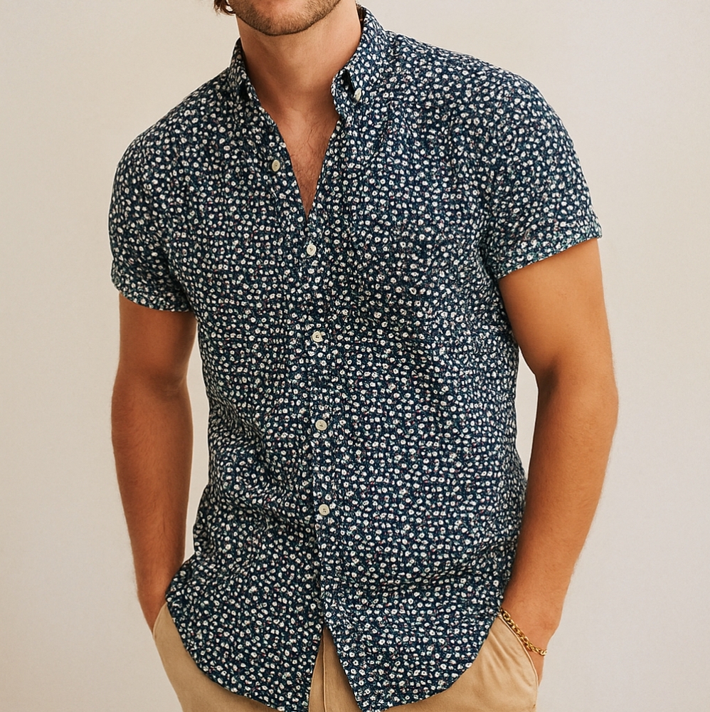 GAP Men's Standard Fit Blue Floral Button-Up Shirt – Size M